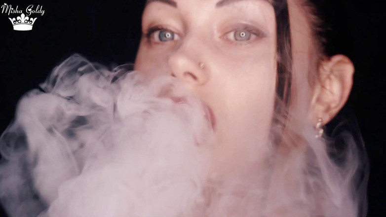 Goddess Misha Goldy: Tổng hợp hút thuốc &amp; son môi &amp; tôn sùng môi!