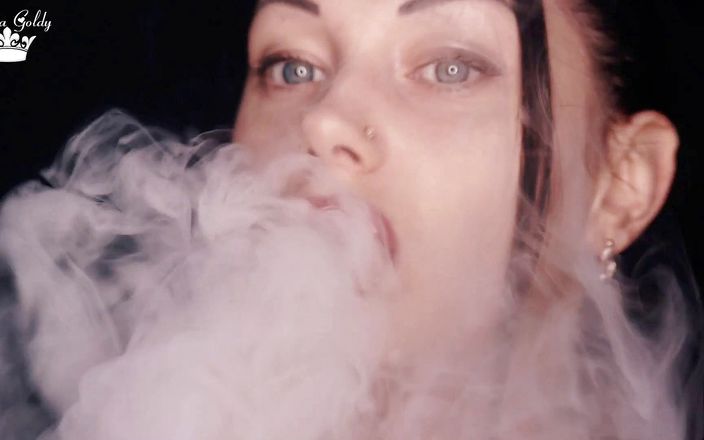 Goddess Misha Goldy: Sigara içme derlemesi ve ruj ve dudak fetişi!