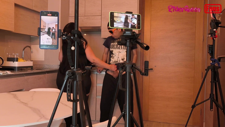 Riderqueen: Hayranlar için video - üvey oğul üvey annesini mutfakta ziyaret etti