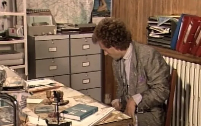 XXX-Vintage: Under-the-desk Treat
