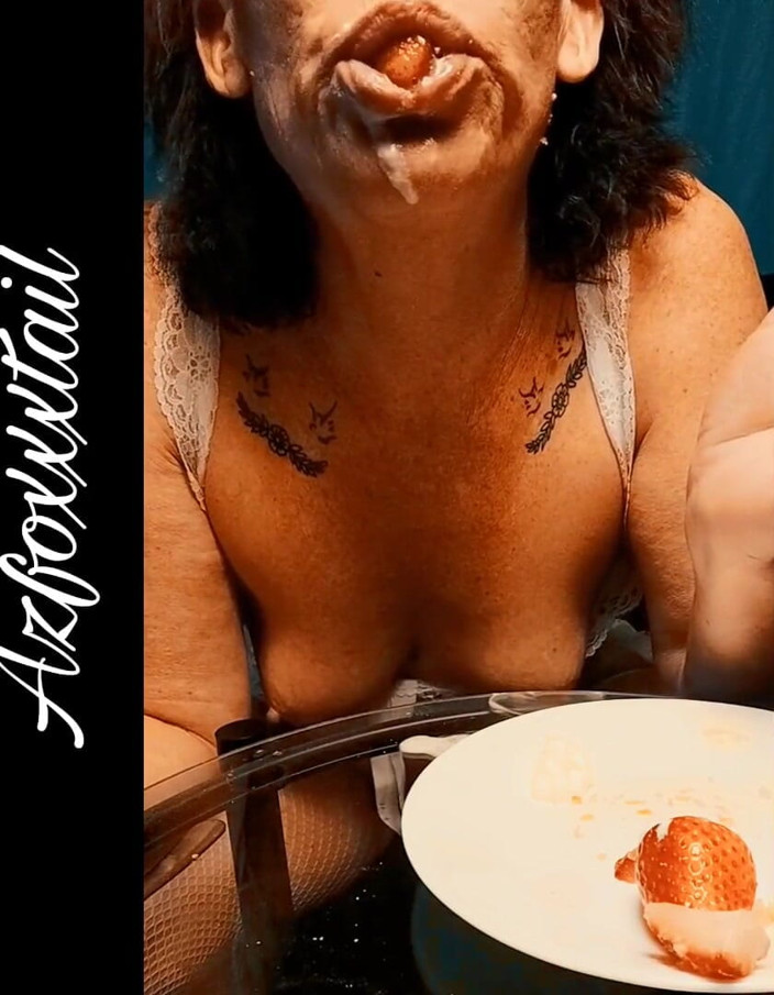 AzFoxxxTailPhelicia: Jahody šlehačkou 2