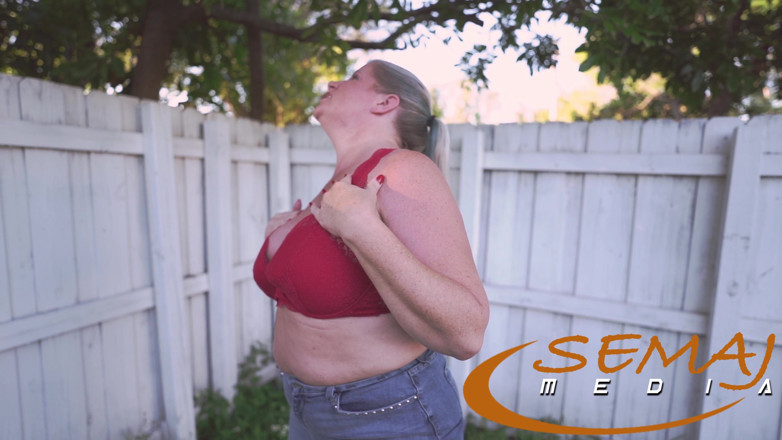 Semaj Media: Semaj Media Tall Mature PAWG Heidi Shows Her Ass off &amp;...