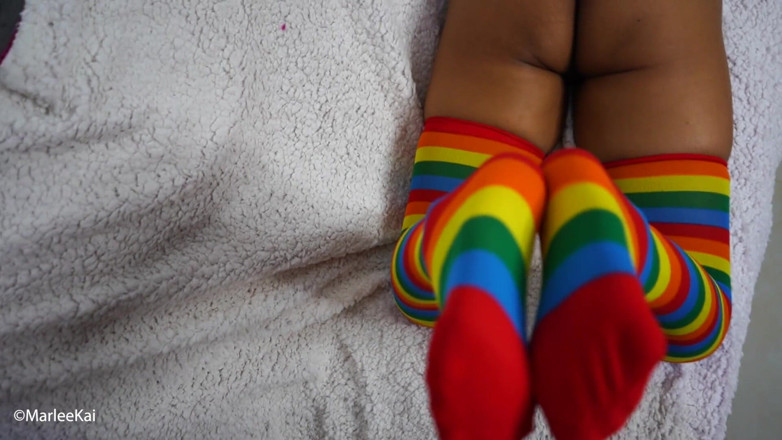 Marlee Kai: Fetiche de medias tailandesa | Leche en los pies