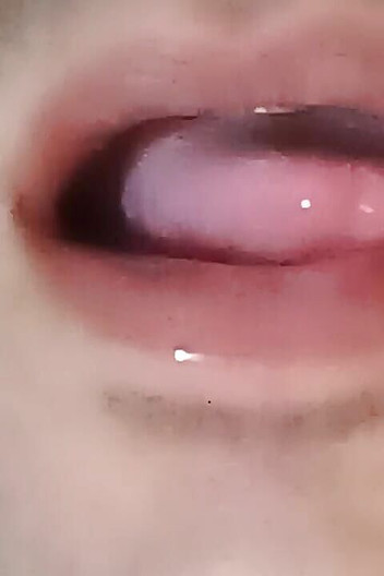 Gangbang straight: Mond de eerste keer komt sperma in tunnel