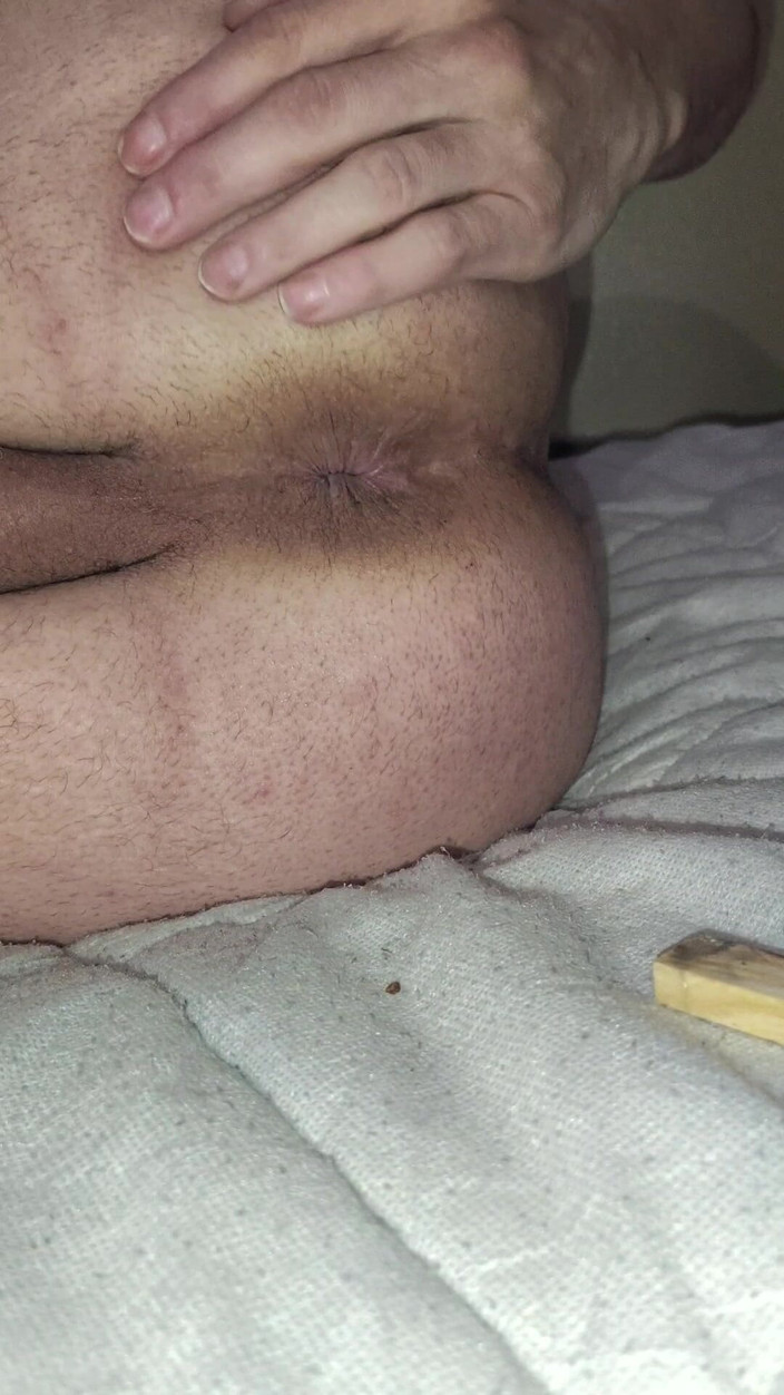 Jerkoffsunny: Jerkoffsunny Spreading His Asshole Open