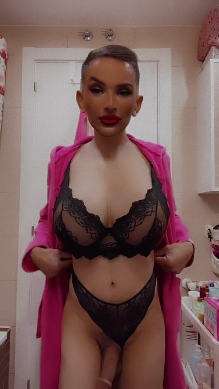 Sissy Slut Brianna: Vidíš tu krajku a už si představuješ tahat ji na...
