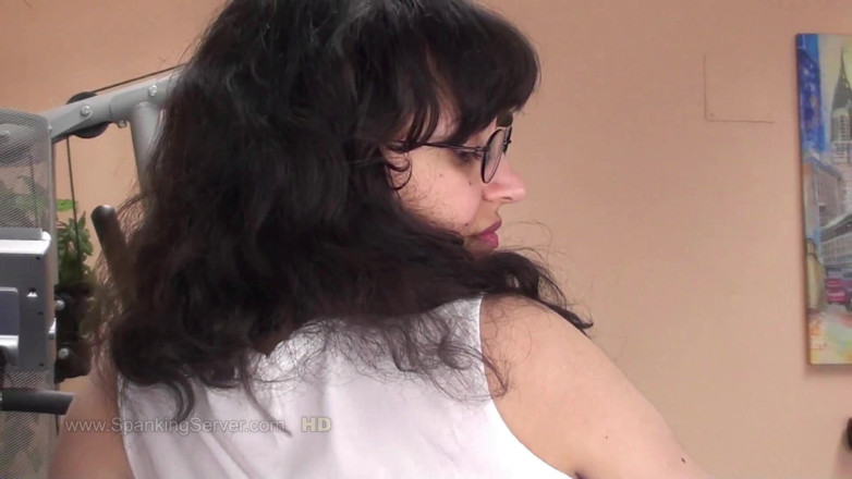 Spanking Server: Yasmeena birch