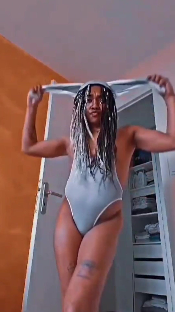 FocusedLength808: Tôi là một