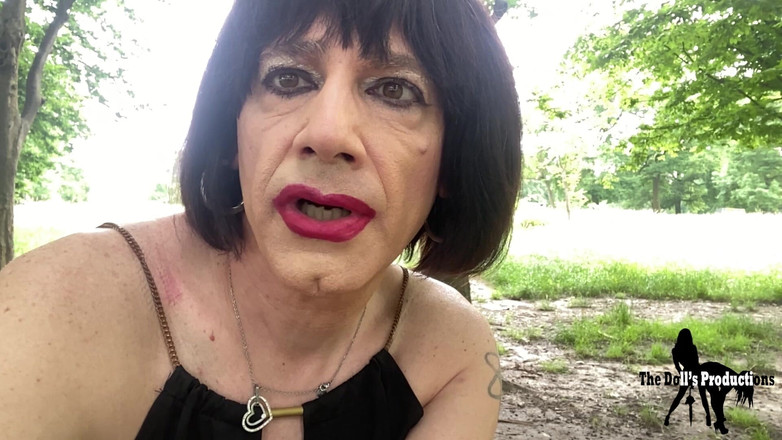Emily Rossi: Ziua de croazieră - Crossdresser în aer liber - Spermă