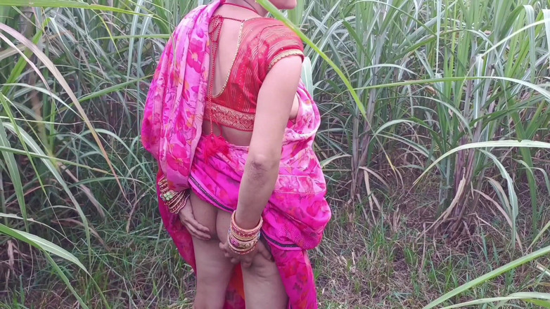 Lalita Singh: Desi village Bhabhi neukt in het veld met minnaarjongen buitenvideo