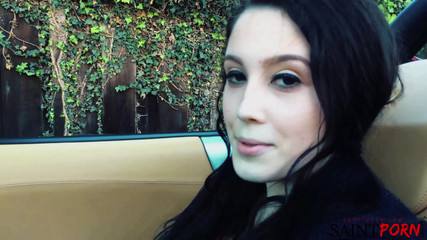 SaintPorn: Noelle Se Folla a Su Padrastro Para Mantenerlo Callado