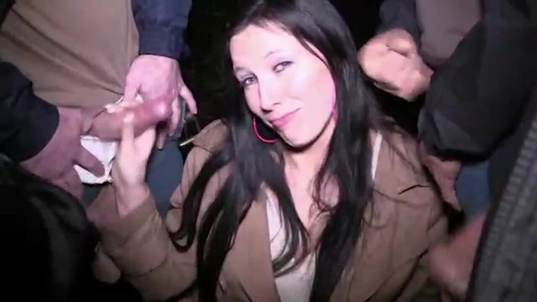 Creampie Clinic: Ejaculare multiplă cu mamă sexy străină în public