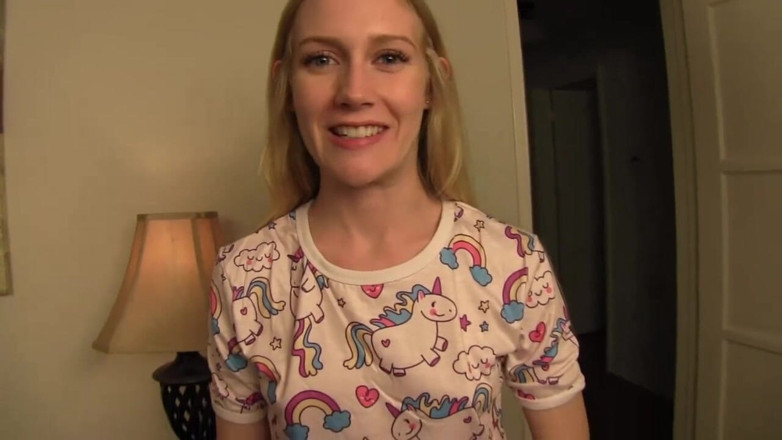 Eros Arts - Liberated Eye: O padrasto me comprou uma roupa fofa, Emma Starletto