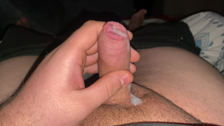 OsiaCA: Fetter typ masturbiert seinen penis