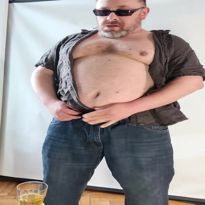 Bawdybear: Fumare e rompere il vetro