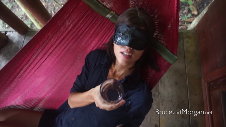 Bruce-and-Morgan: 오줌에 깨워서 깨어난다
