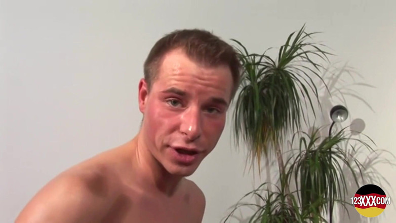 123XXX - 100% Amateurs: 彼女は口の中の精液の味が大好きです