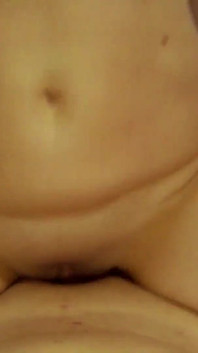 자지를 세게 만들고 질싸하는 밀프 POV
