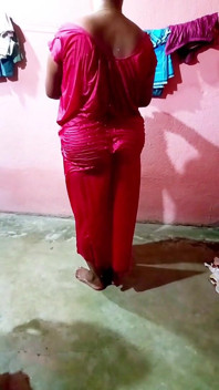 Sari cayendo después de baño sfw