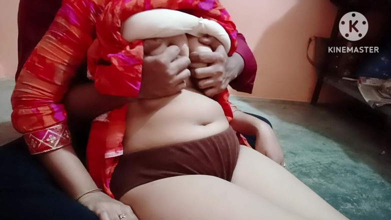 Madhu bhabhi: Zum ersten mal wurden die möpse der freundin hart gedrückt...