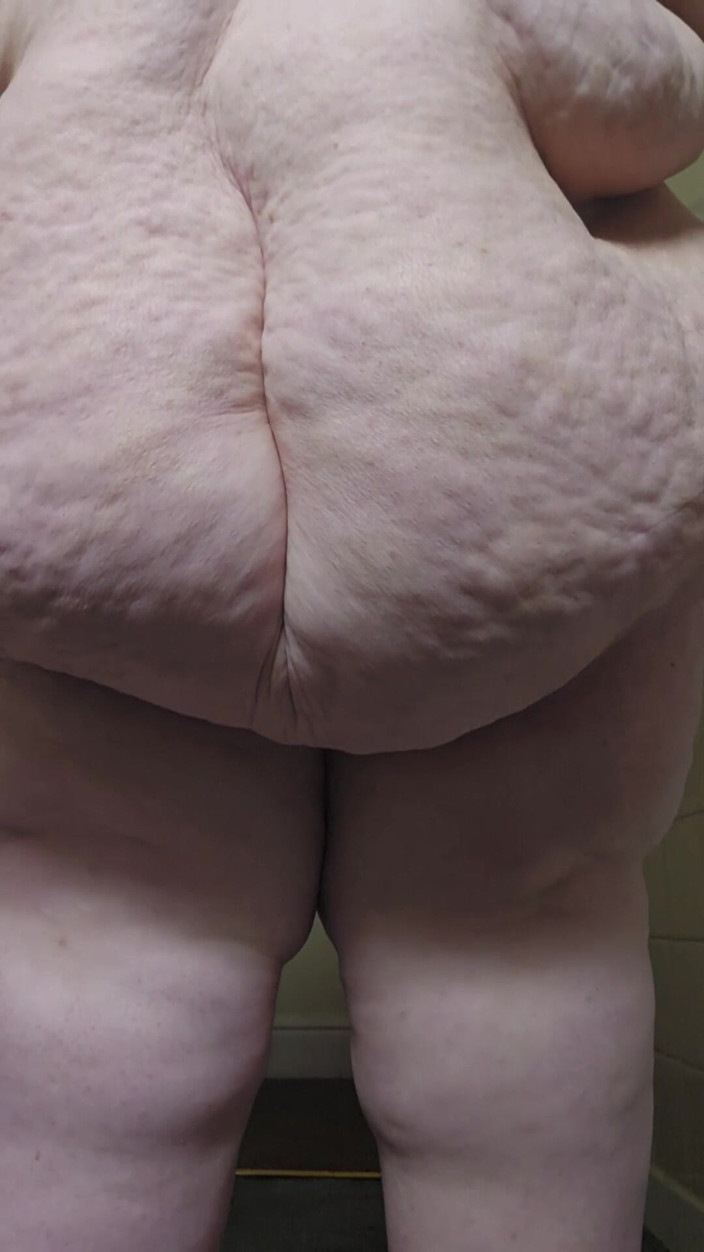 SSBBWLadyBrads: SSBBW Uriașă mergând spre tine