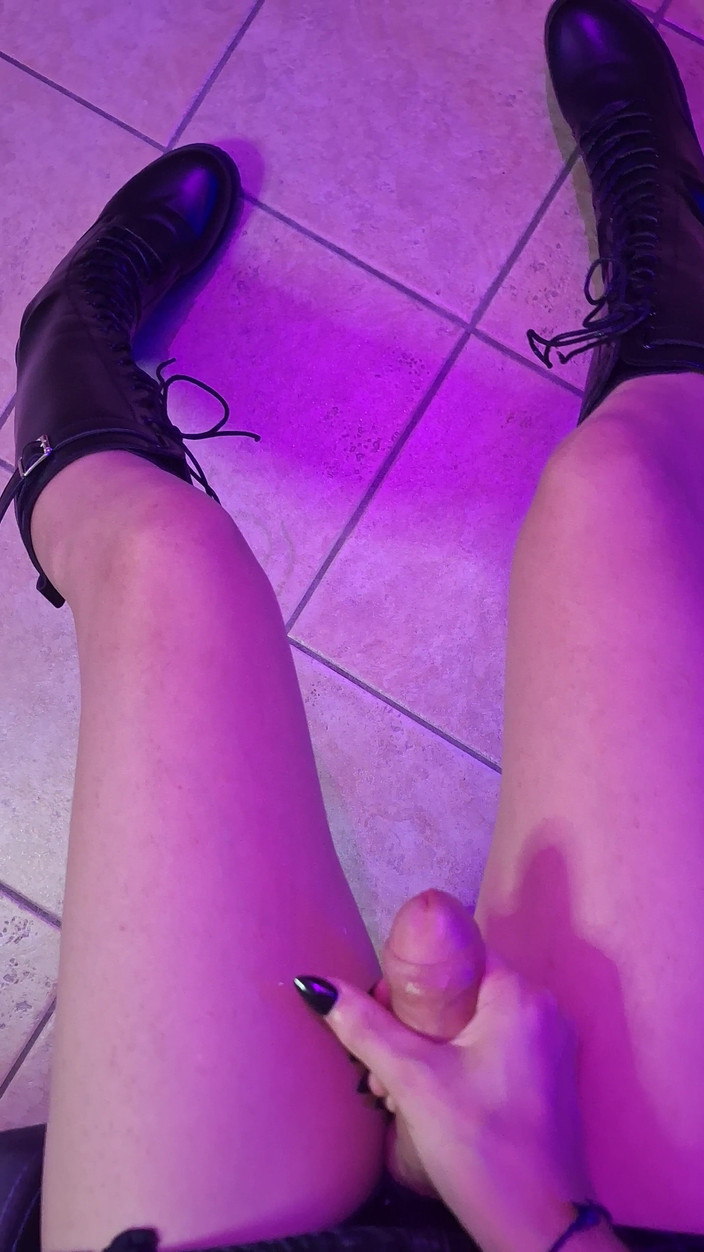cutiepantie69: Sissy Slut Handjob Cumshot in Boots