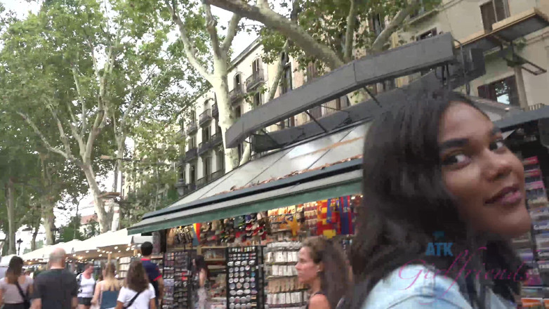 ATK Fans (Girlfriends): Virtual vacation in Barcelona with hot choco Yara Skye 1/3
