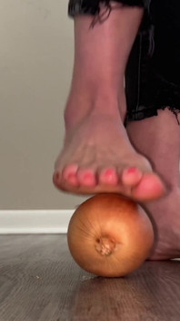 Foot Crush Onion 4K Feet Video