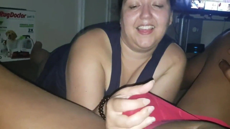 Real homemade BBW BBC porn: Bbw plaagt het likken van grote zwarte lul die zijn...