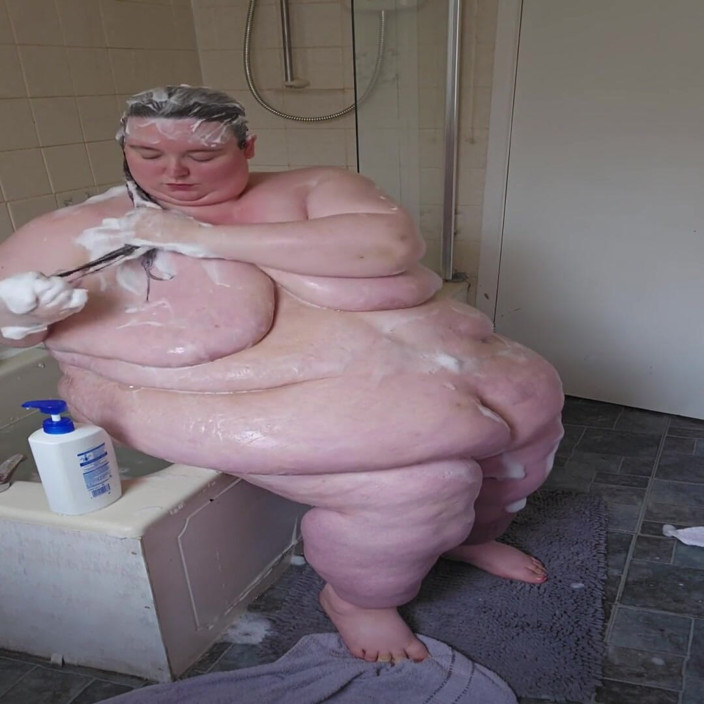 SSBBWLadyBrads: SSBBW nelze koupat část 2 v koupelně
