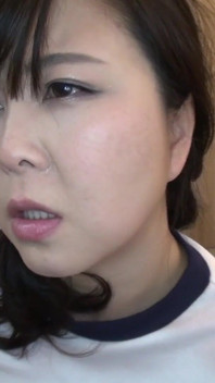 私は小さなバレーボールチームのコーチをしていて、大きなお尻と巨乳が突き出ているのを見ます