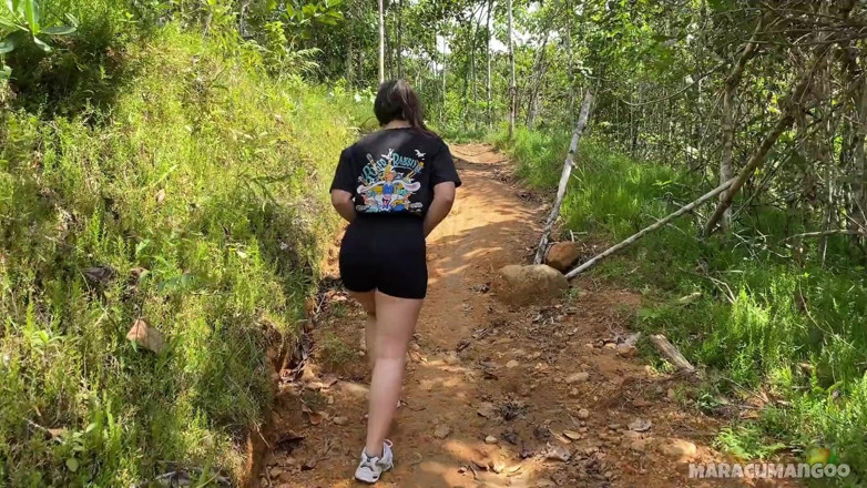 Maracumangoo: O întâlnire într-un loc magic și îndepărtat cu un aventurier se termină în sex în aer...