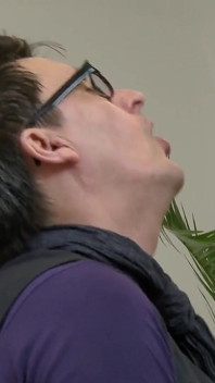 清洁工在办公室里观察到一场激动人心的三角恋