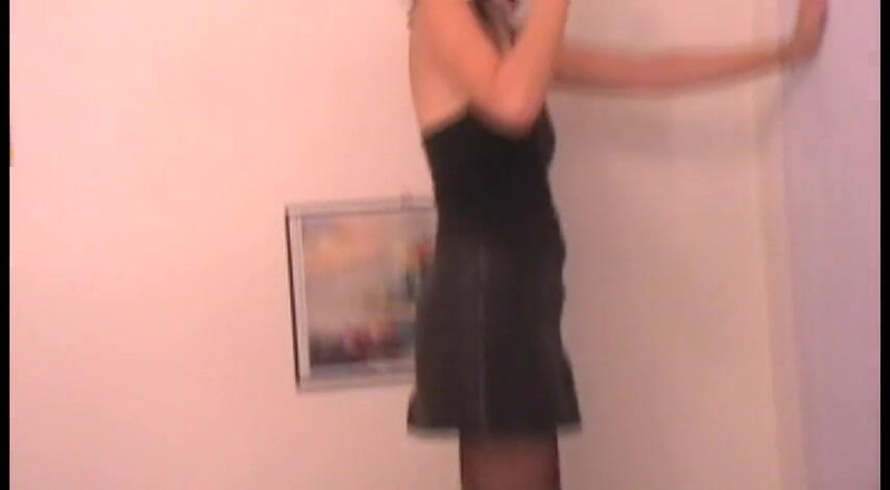 Femdom Austria: Fumare e calpestare i piaceri