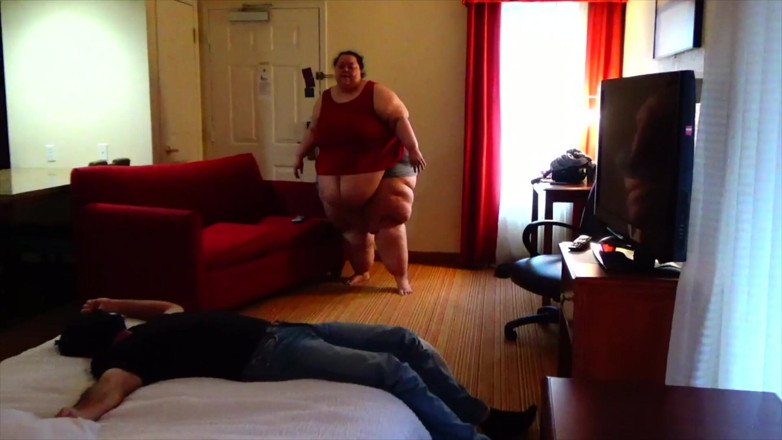 Full Weight Productions: Caesar gets flopped &amp; dropped on by Queen Nora