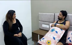 Homem faz sexo com amigo da esposa