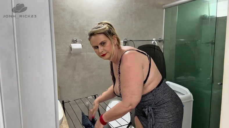 Tiffany Montavani: MILF S Její Sexuální Fantazií Voní Chlapeckého Spodního Prádla