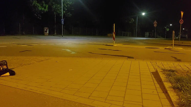 sweetfeet29: 夜晚街上穿着内裤