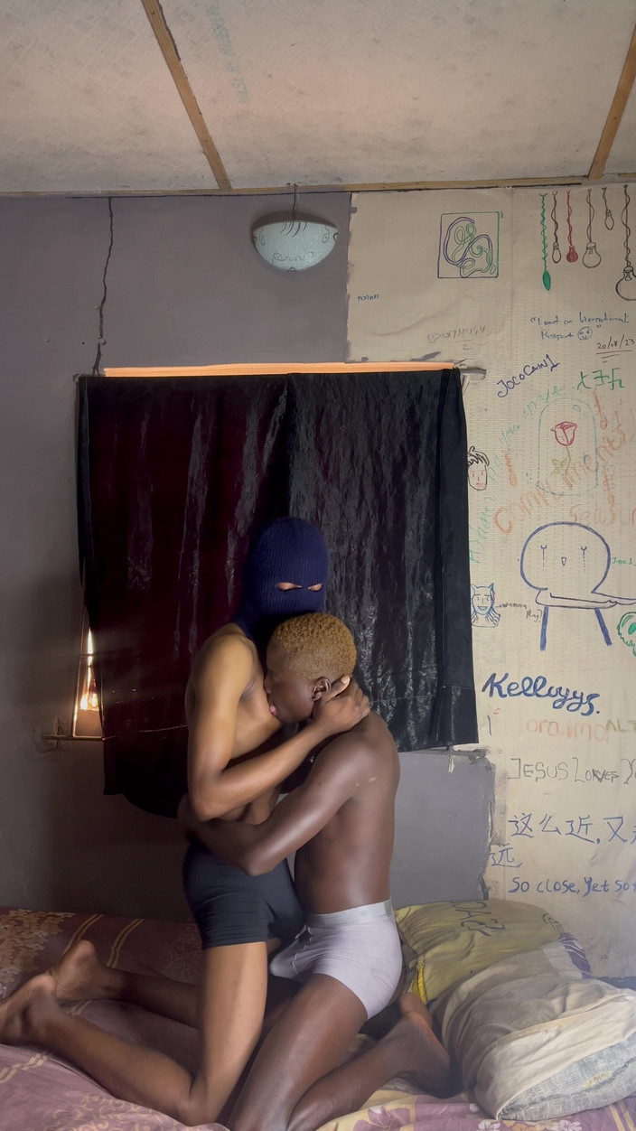 Scarlettt Studio: Подивіться, як він повністю засовує свій член мені в рот