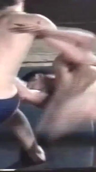 Zralé hřebci pin a pound zadek ve Wrestling Ringu