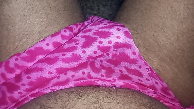 Fucking my wife: 我的印度大学妻子操逼小穴