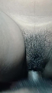 Demi-sœur indienne, baise hardcore sur une table, vidéo sympa