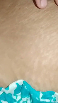 남편의 페니를 입에 넣는 Mallu 소녀