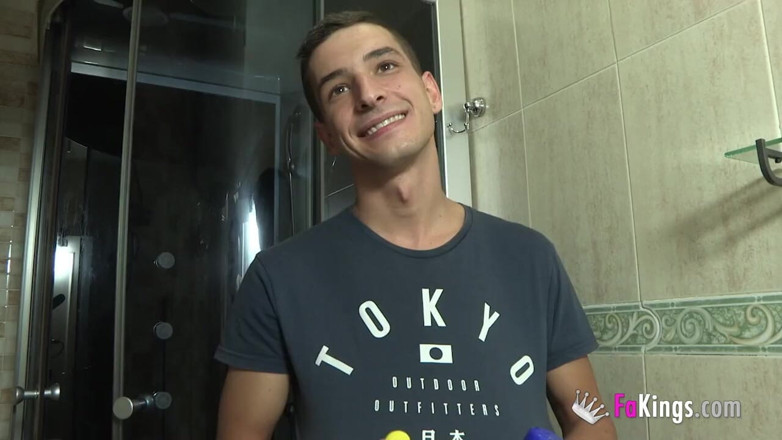 FAKings: แกล้งสาวรุ่นใหม่: เธอคิดว่าจะเย็ดกับชายชราน่าเกลียด!