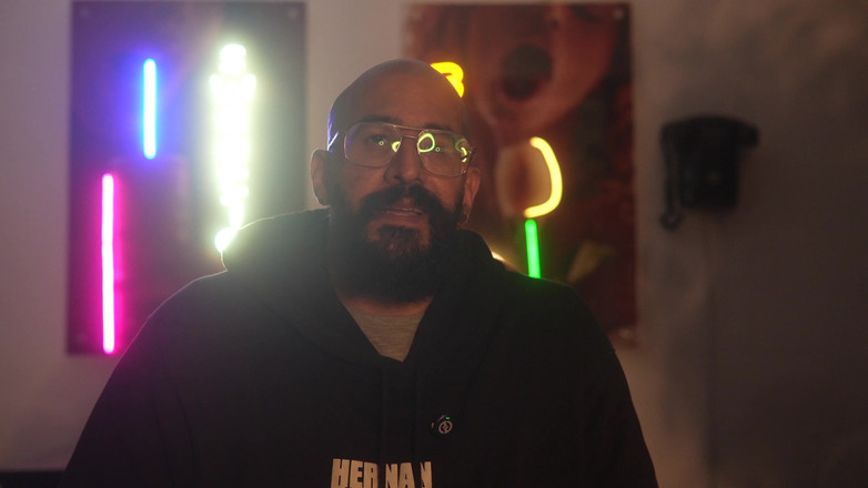 NiPutaNiSantaClub: Mexický chlap platí svého sexy holiče, aby ho šukal celou noc