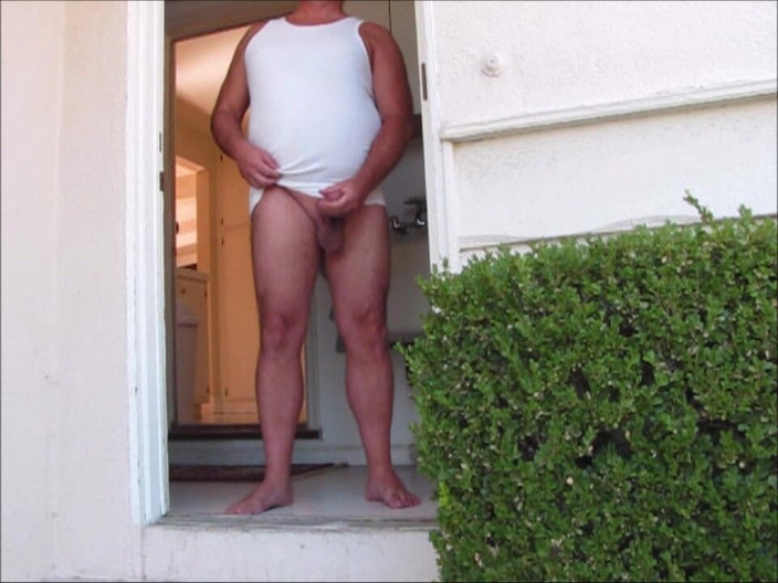 The porky pervert: Porta lateral masturbando e gozando