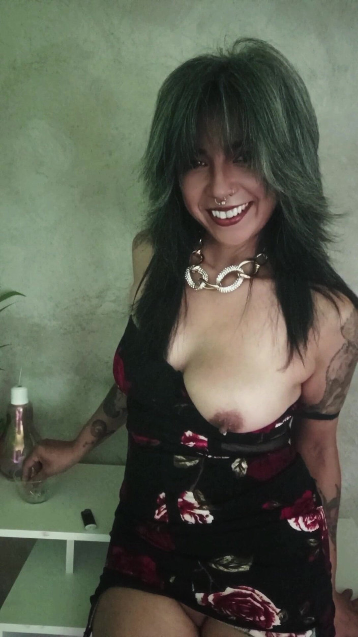 Casia Castro: Merokok perlahan