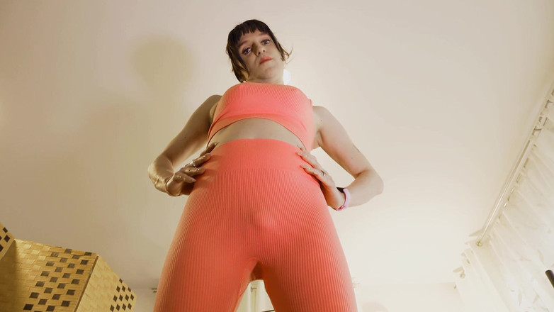 TV_Helena: Transexual dom adoración! Besa sus calcetines y correte con el...