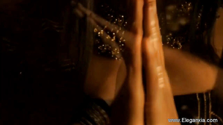 Eleganxia: Приголомшлива індійська красуня роздягається