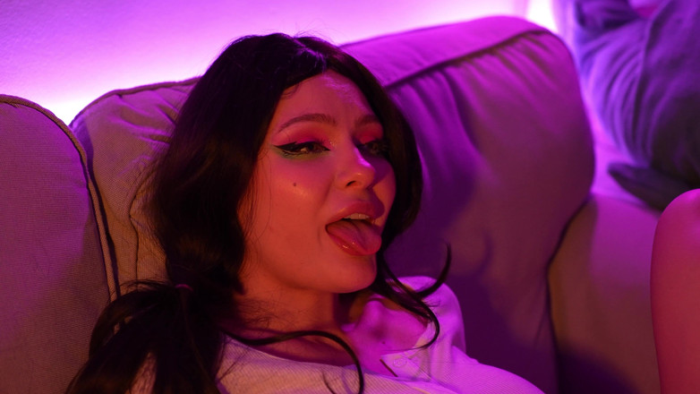 Alexa Poshspicy: Genç Bana Deliklerini Büyük Bir Şekilde Uzatmamı Istedi